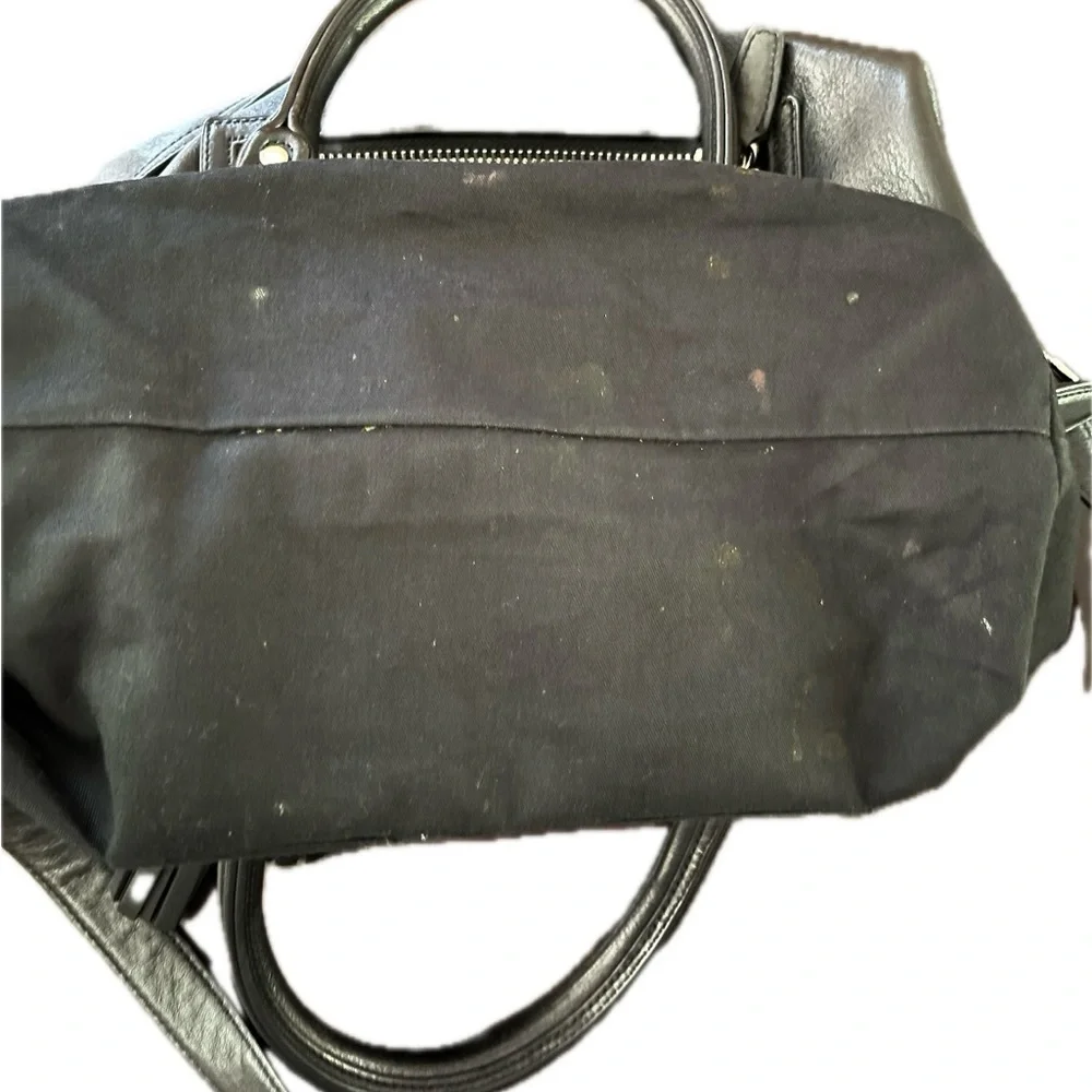 Coach Woman’s purse bag black silver zippers adjustable strap travel luxury - Picture 10 of 10